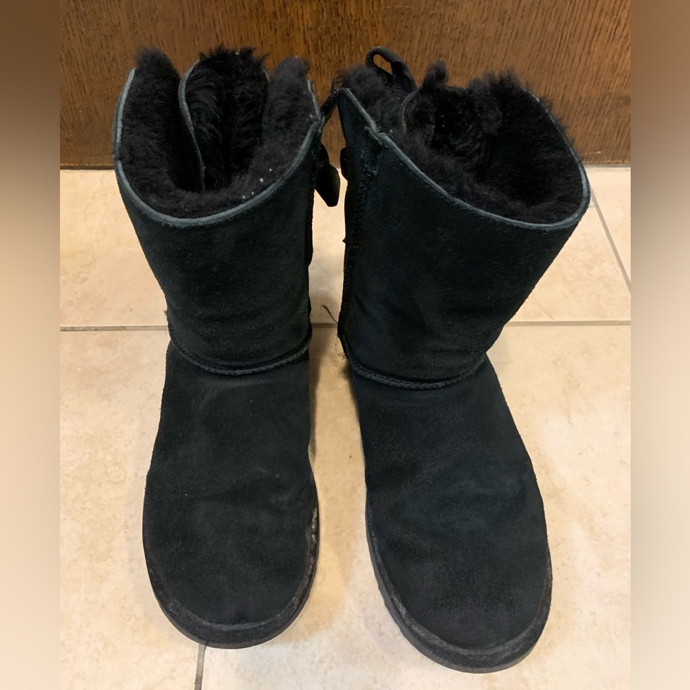 Uggs boots in size 8 “Bailey Bow” plus extra set of Uggs ribbons!